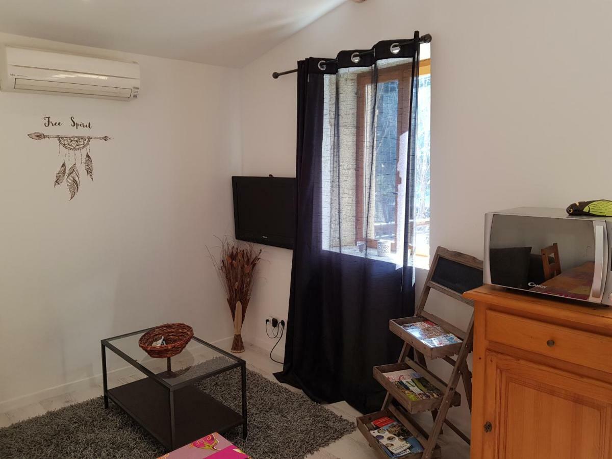 Chemin De La Carquette Apartment Meynes Exterior photo